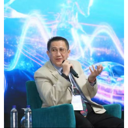 馮國桉博士,榮獲馬來西亞「拿督斯里(Datuk Seri)」榮銜,是具備國際視野的華人企業家與資本運作高手 馮國桉博士,榮獲馬來西亞「拿督斯里(Datuk Seri)」榮銜,是具備國際視野的華人企業家與資本運作高手